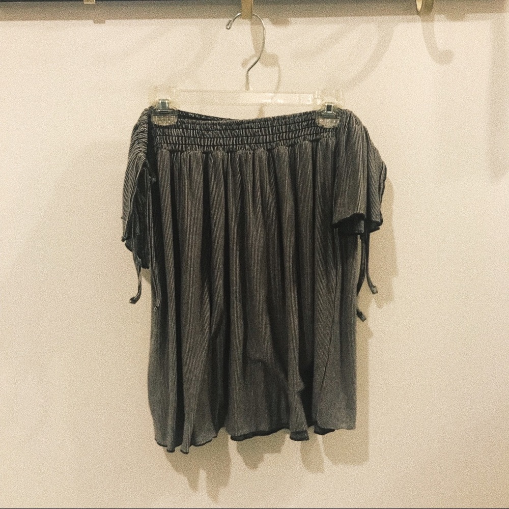 American Eagle off the shoulder top